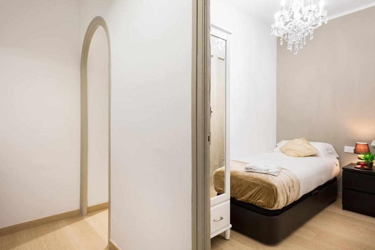 Apartment Eduardo Barcelona Bagian luar foto