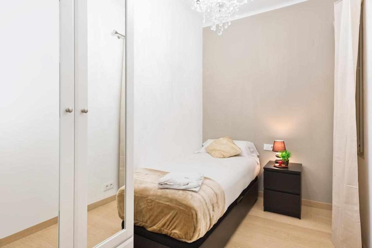 Apartment Eduardo Barcelona Bagian luar foto
